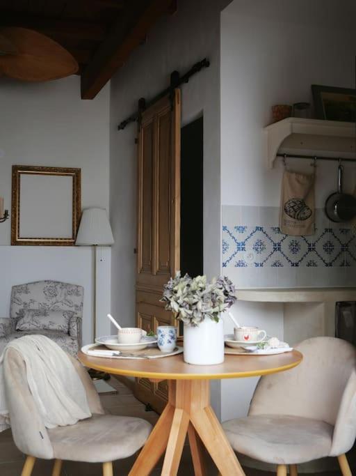 Ferienwohnung Les Songes D'Augustine Aigues-Vives  Exterior foto